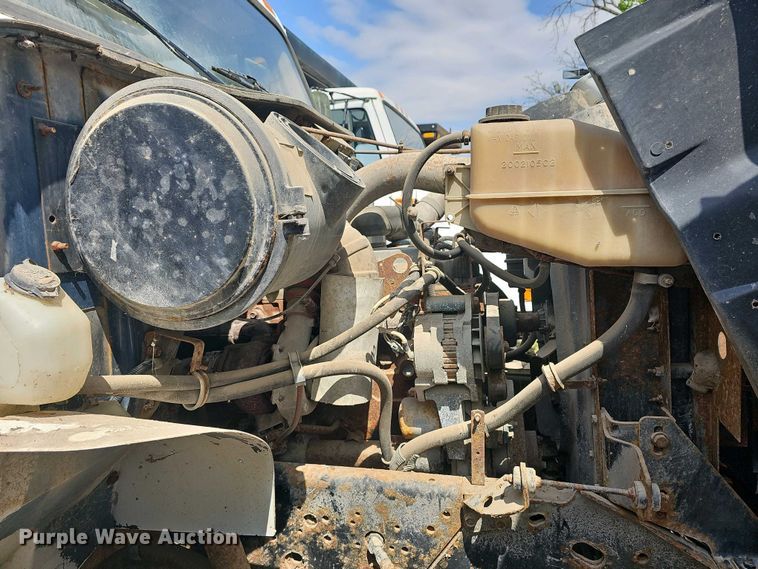 image for item DO7871 1997 International 4700 dump truck