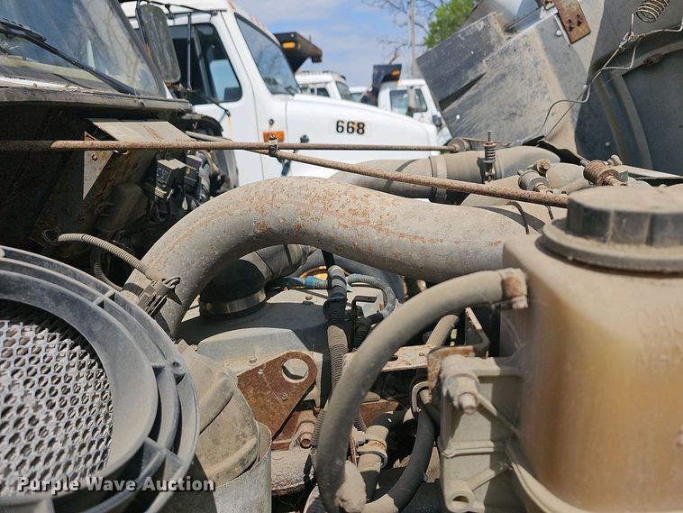 image for item DO7871 1997 International 4700 dump truck