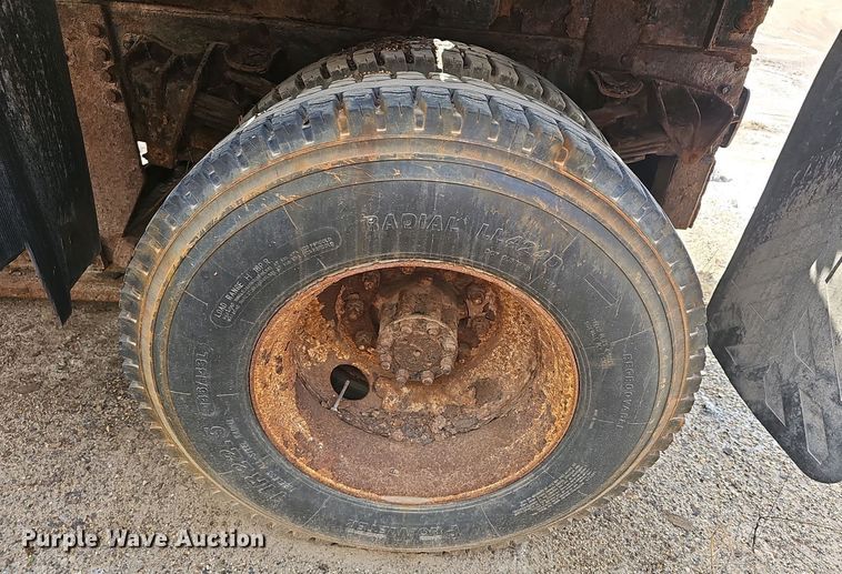 image for item DO7871 1997 International 4700 dump truck