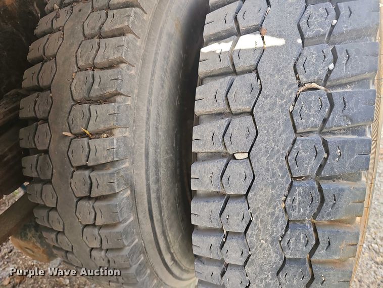 image for item DO7871 1997 International 4700 dump truck