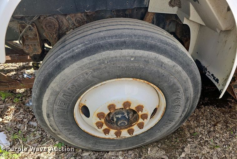 image for item DO7871 1997 International 4700 dump truck