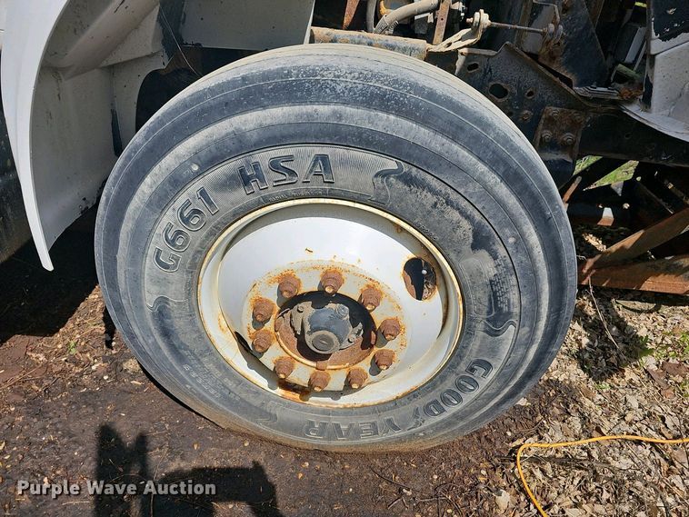 image for item DO7871 1997 International 4700 dump truck