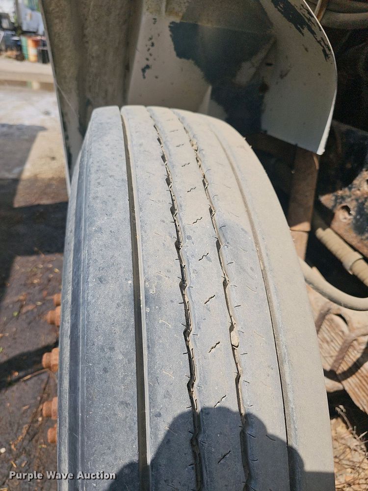 image for item DO7871 1997 International 4700 dump truck