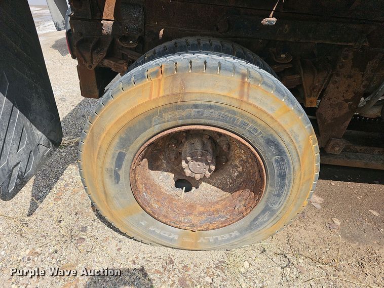 image for item DO7871 1997 International 4700 dump truck