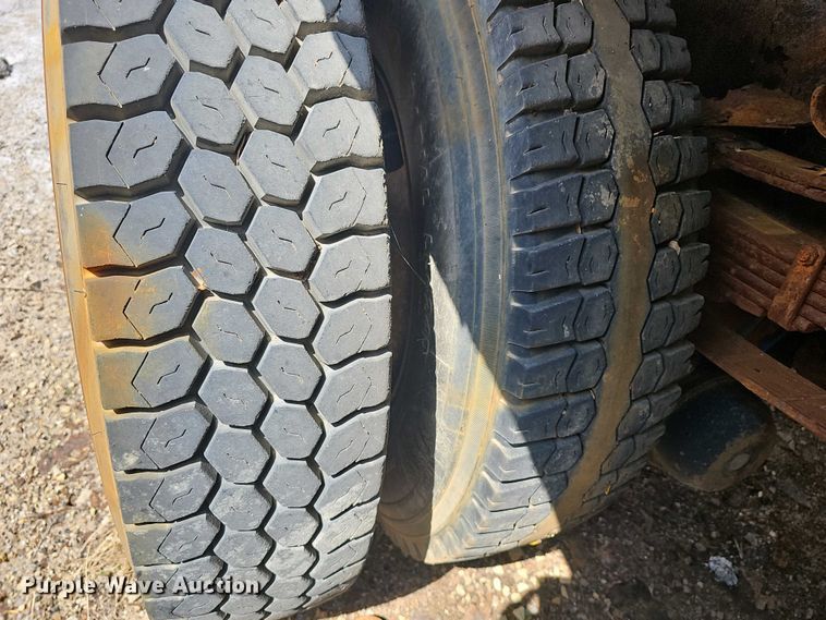 image for item DO7871 1997 International 4700 dump truck