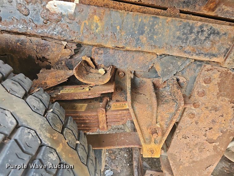 image for item DO7871 1997 International 4700 dump truck