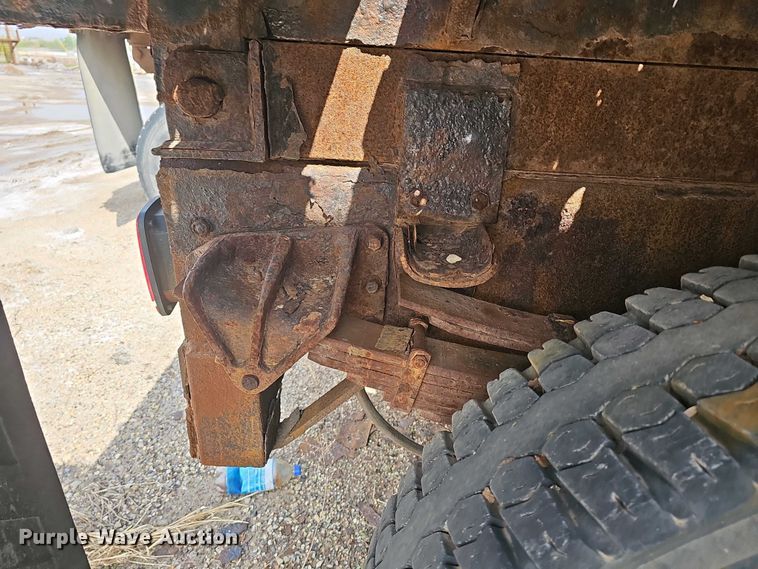 image for item DO7871 1997 International 4700 dump truck