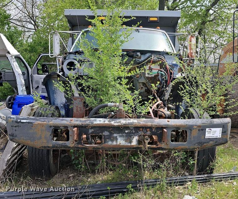 image for item DO7872 1994 Ford F700 dump truck