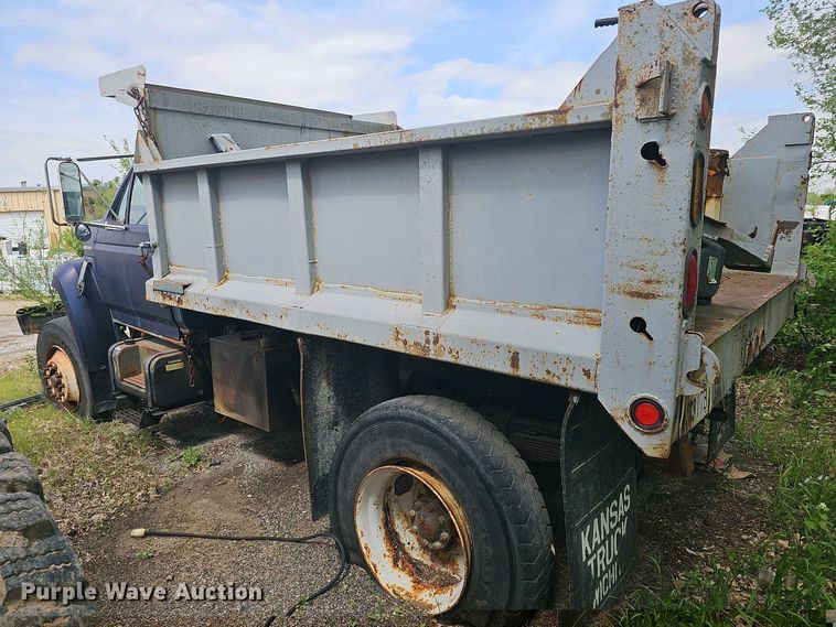 image for item DO7872 1994 Ford F700 dump truck