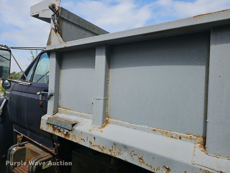 image for item DO7872 1994 Ford F700 dump truck