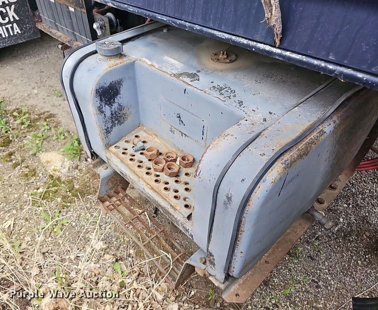 image for item DO7872 1994 Ford F700 dump truck