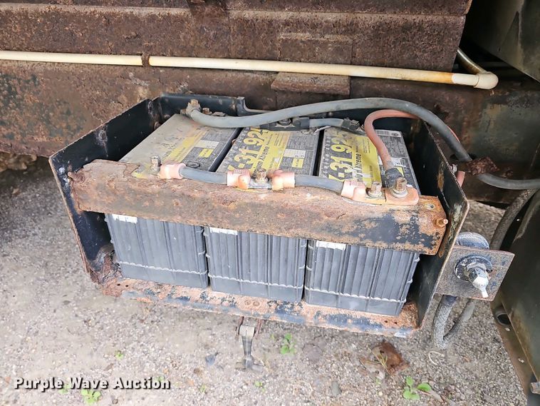 image for item DO7872 1994 Ford F700 dump truck