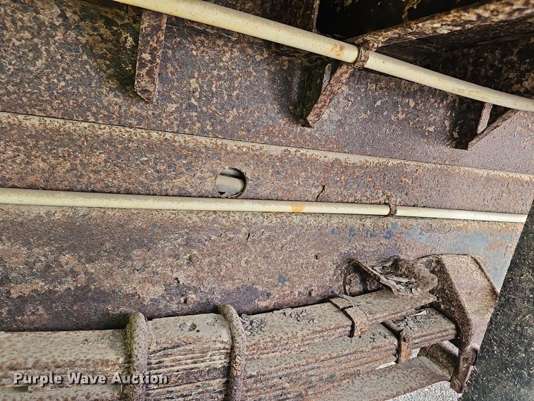 image for item DO7872 1994 Ford F700 dump truck