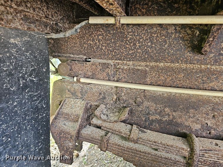 image for item DO7872 1994 Ford F700 dump truck