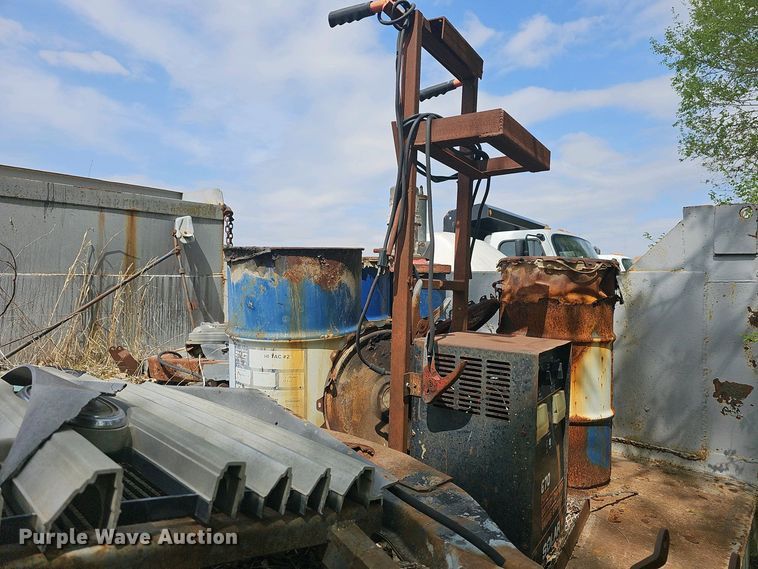 image for item DO7872 1994 Ford F700 dump truck