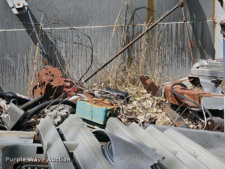 image for item DO7872 1994 Ford F700 dump truck