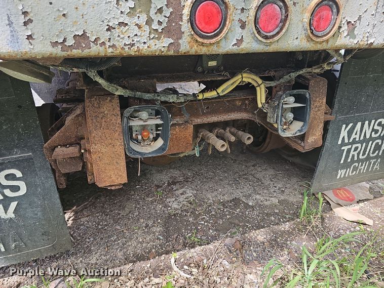 image for item DO7872 1994 Ford F700 dump truck