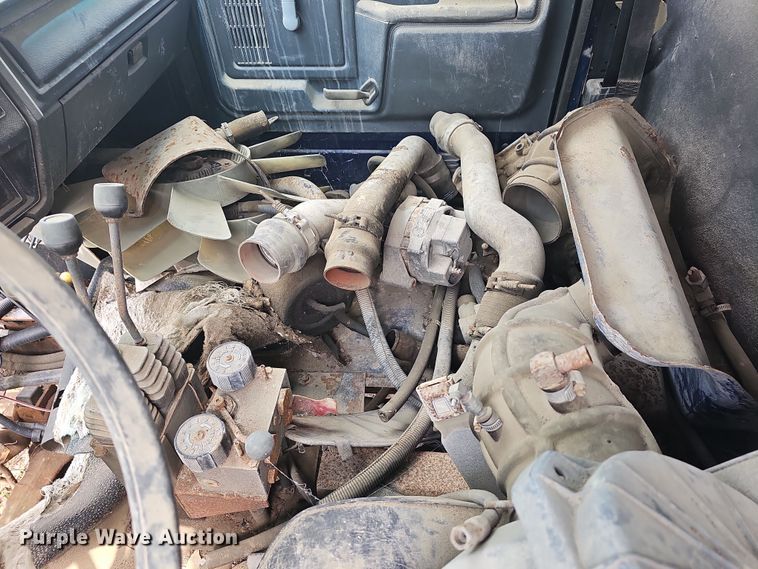 image for item DO7872 1994 Ford F700 dump truck