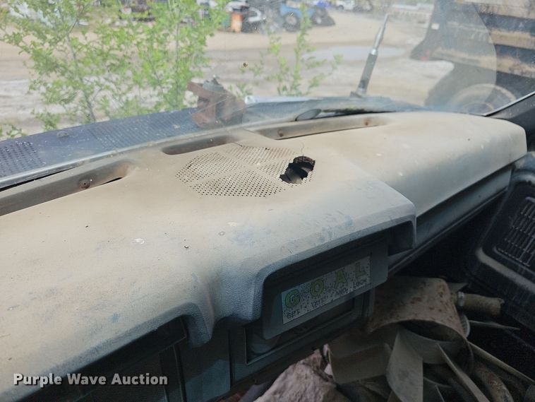 image for item DO7872 1994 Ford F700 dump truck