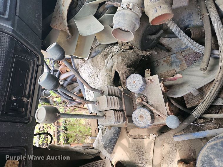 image for item DO7872 1994 Ford F700 dump truck