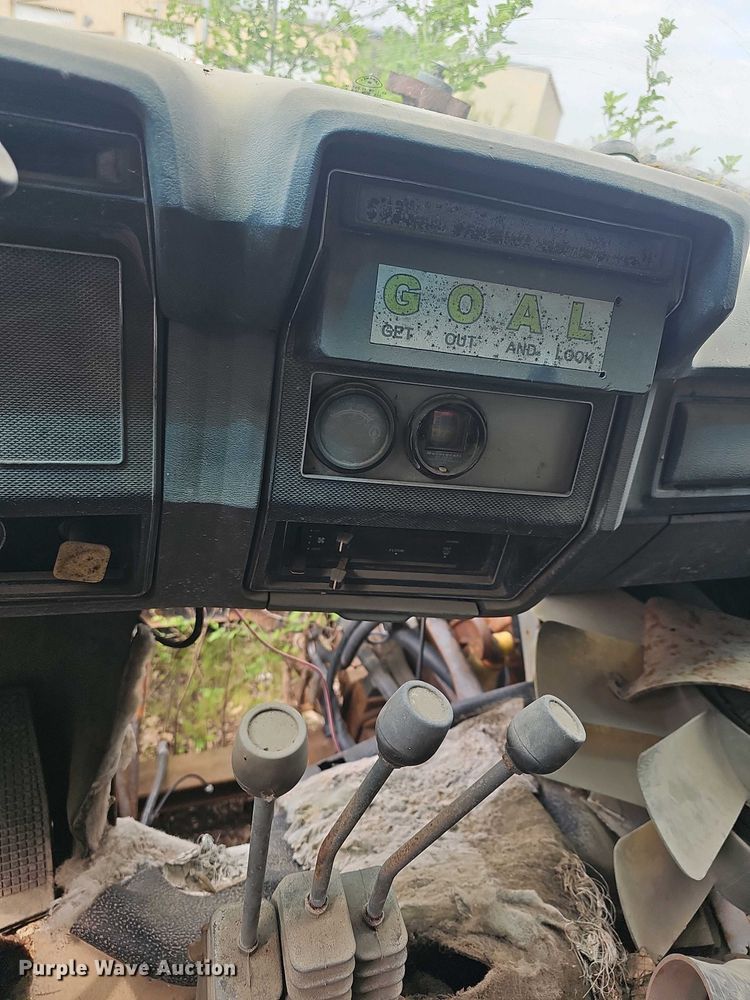 image for item DO7872 1994 Ford F700 dump truck