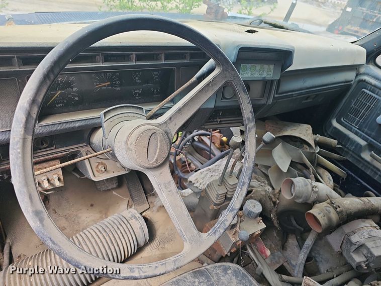 image for item DO7872 1994 Ford F700 dump truck