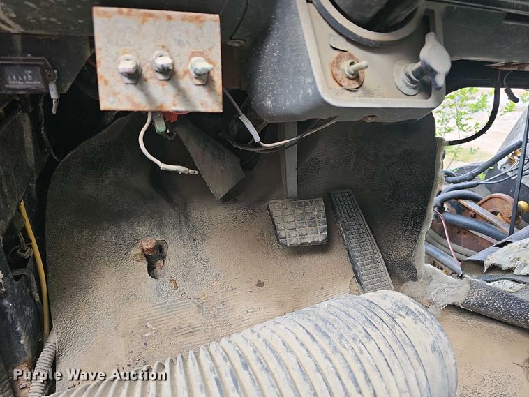 image for item DO7872 1994 Ford F700 dump truck