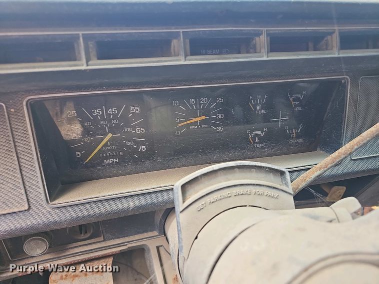 image for item DO7872 1994 Ford F700 dump truck