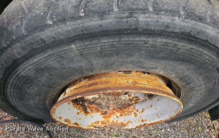 image for item DO7872 1994 Ford F700 dump truck