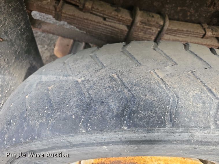 image for item DO7872 1994 Ford F700 dump truck