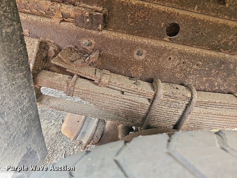 image for item DO7872 1994 Ford F700 dump truck