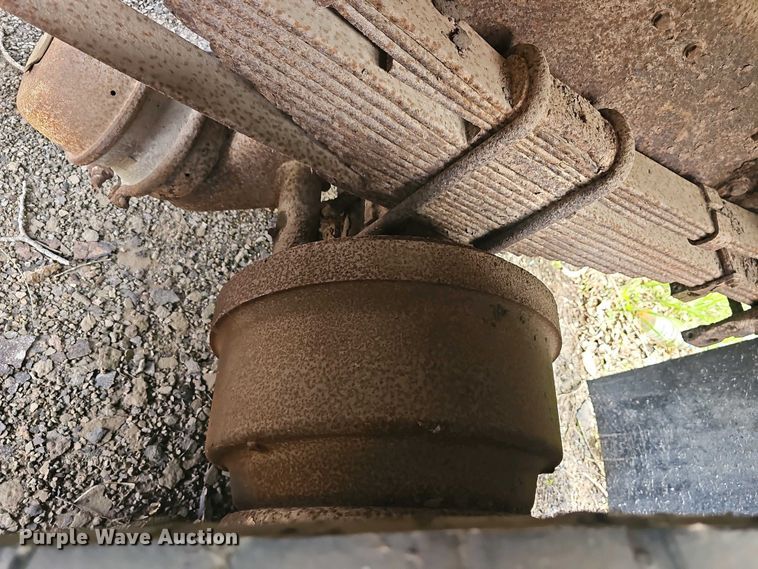 image for item DO7872 1994 Ford F700 dump truck