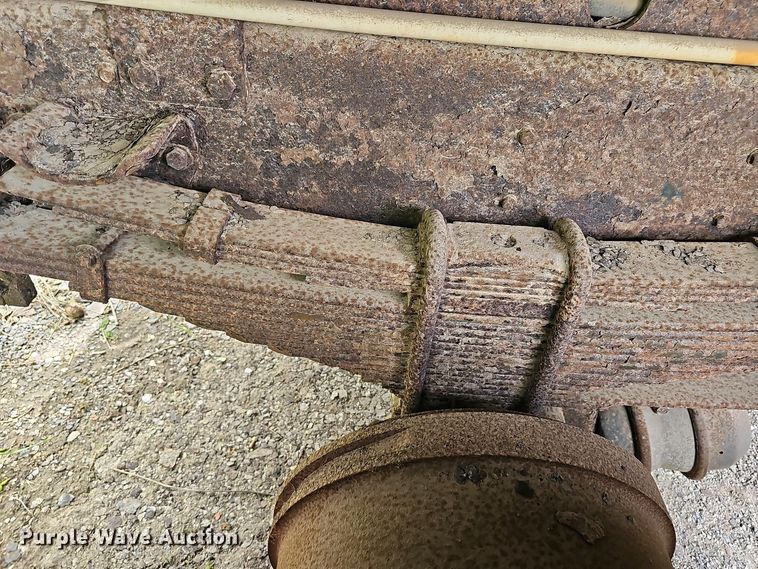 image for item DO7872 1994 Ford F700 dump truck