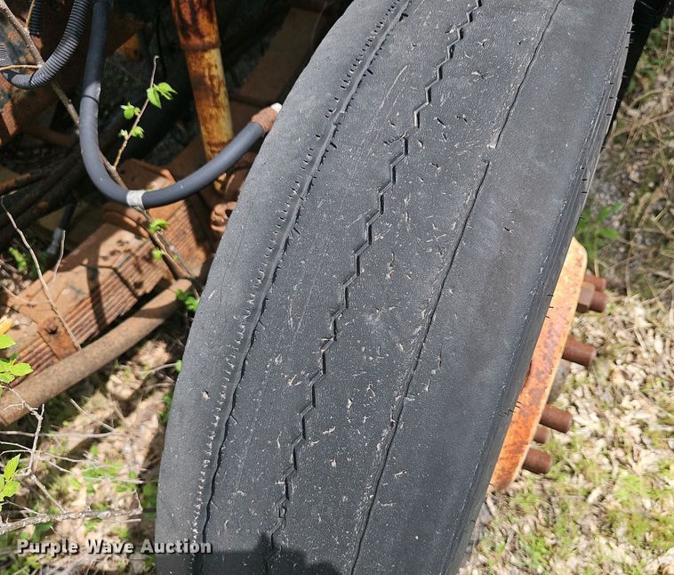 image for item DO7872 1994 Ford F700 dump truck