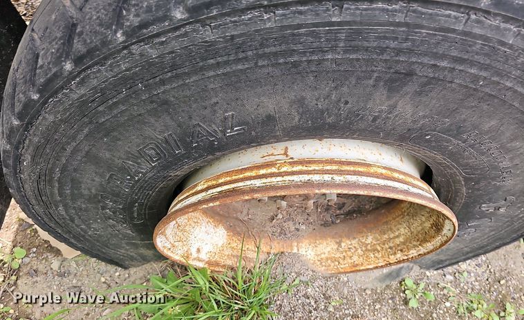 image for item DO7872 1994 Ford F700 dump truck