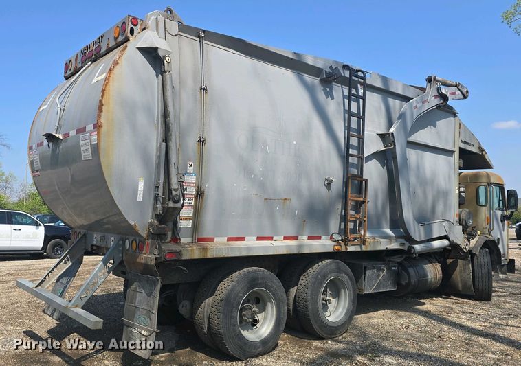 image for item DO7885 2016 Peterbilt 320 refuse truck