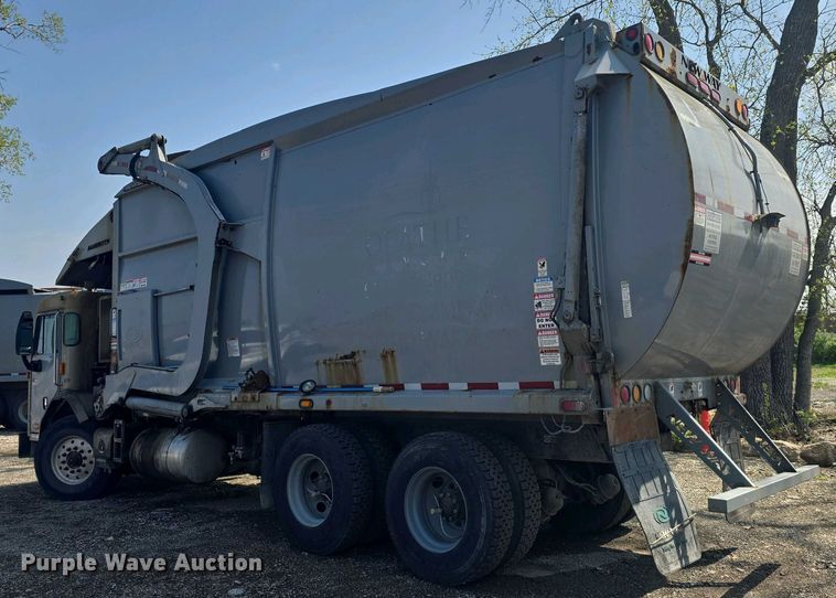 image for item DO7885 2016 Peterbilt 320 refuse truck