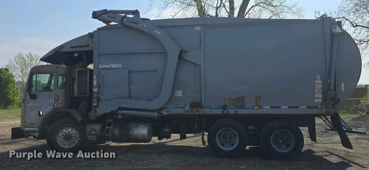 image for item DO7885 2016 Peterbilt 320 refuse truck