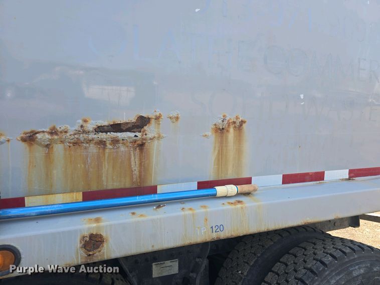 image for item DO7885 2016 Peterbilt 320 refuse truck