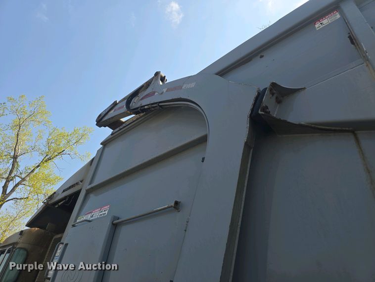 image for item DO7885 2016 Peterbilt 320 refuse truck