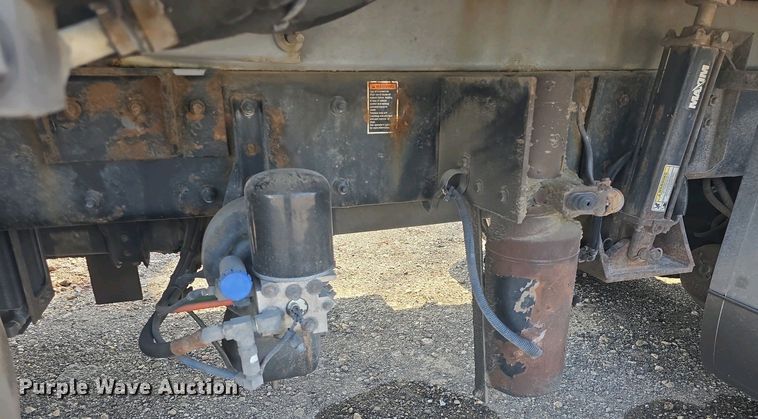 image for item DO7885 2016 Peterbilt 320 refuse truck