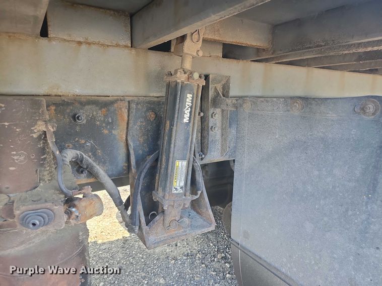 image for item DO7885 2016 Peterbilt 320 refuse truck