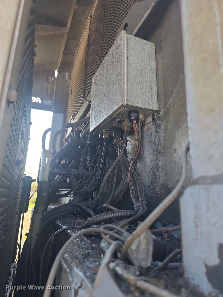 image for item DO7885 2016 Peterbilt 320 refuse truck