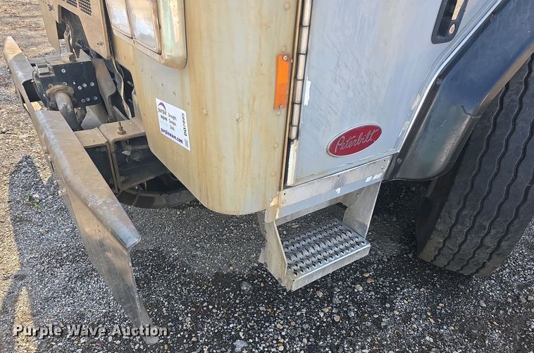 image for item DO7885 2016 Peterbilt 320 refuse truck