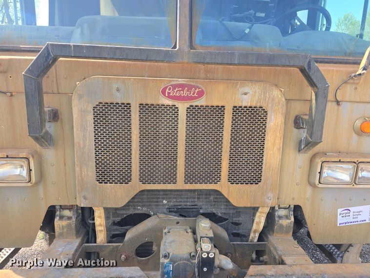 image for item DO7885 2016 Peterbilt 320 refuse truck