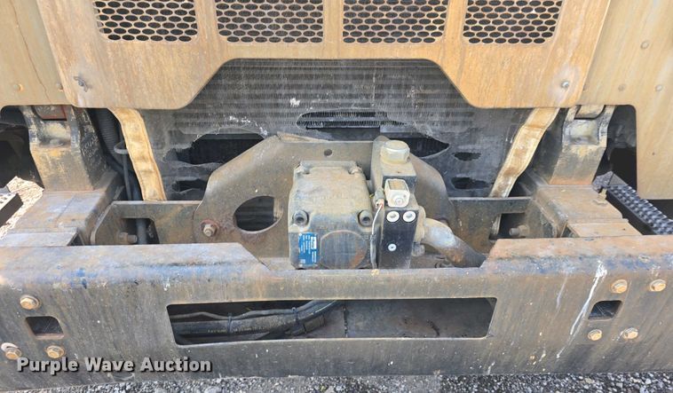 image for item DO7885 2016 Peterbilt 320 refuse truck