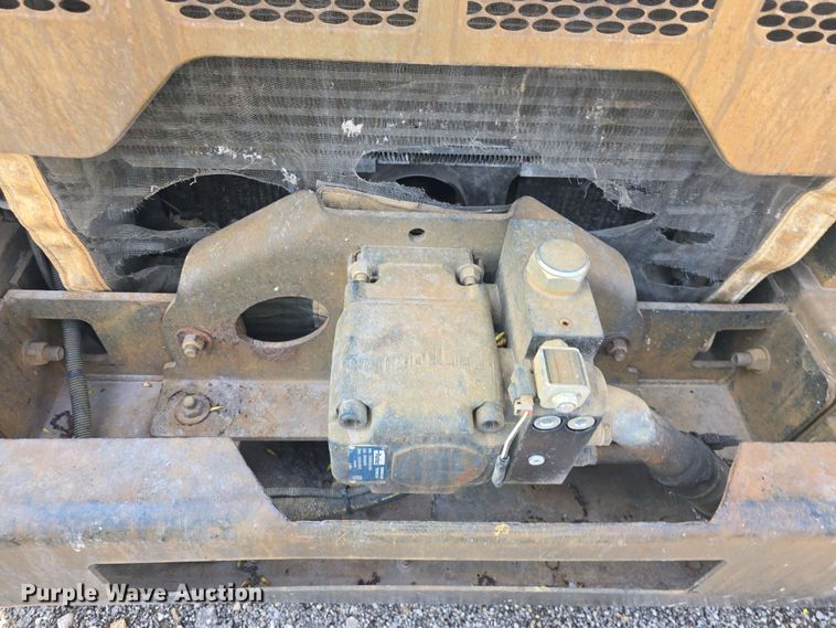 image for item DO7885 2016 Peterbilt 320 refuse truck