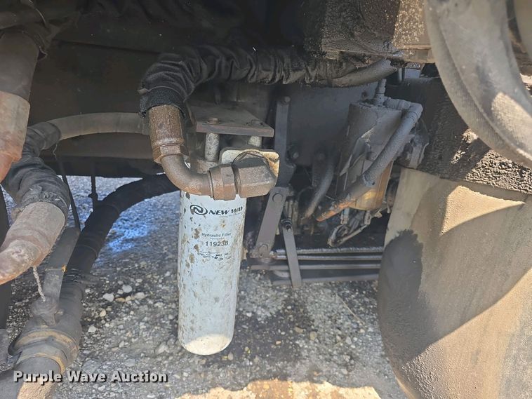 image for item DO7885 2016 Peterbilt 320 refuse truck