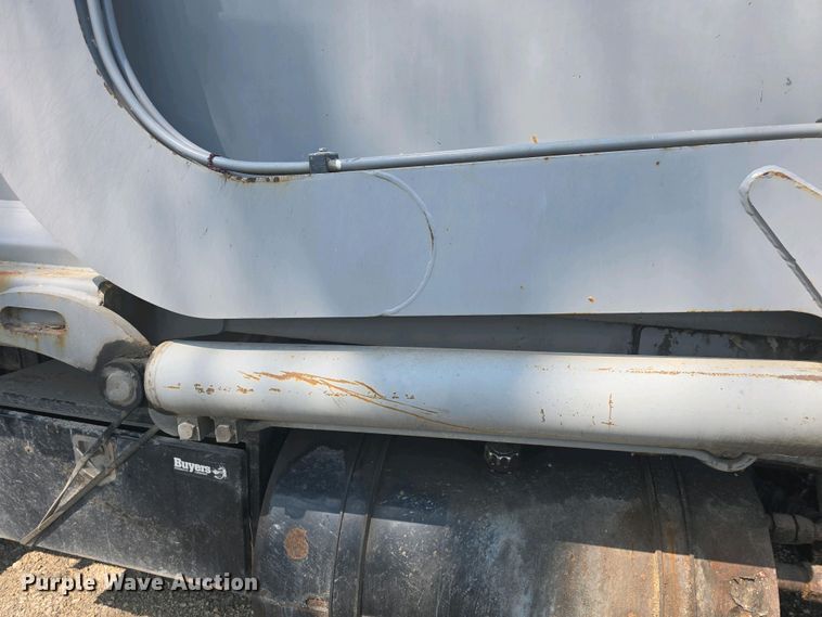 image for item DO7885 2016 Peterbilt 320 refuse truck