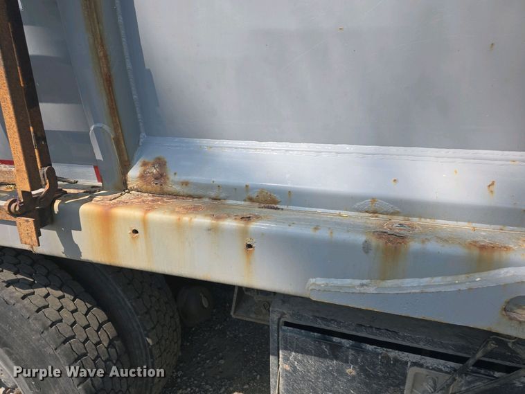 image for item DO7885 2016 Peterbilt 320 refuse truck